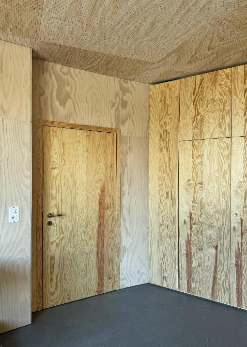 Bilder 2 bis 4: Das Furnier besticht mit seiner abwechslungsreichen Optik. Fo...